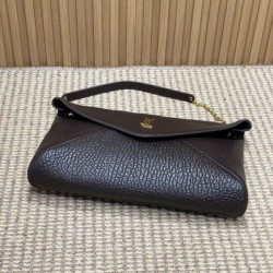 YSL Saint Laurent Cassandre Borsa a busta grande con catena Claret YSL Saint Laurent Cassandre Borsa a busta grande con catena Claret
