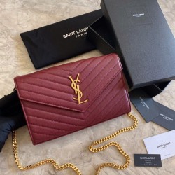 Clarinetto in pelle martellata YSL Saint Laurent con busta con catena a busta