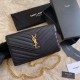 Replica Portafoglio con catena YSL Saint Laurent con busta a catena in pelle martellata Hardware nero oro Replica Portafoglio con catena YSL Saint Laurent con busta a catena in pelle martellata Hardware nero oro