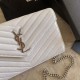 Replica Portafoglio a catena busta con monogramma YSL Saint Laurent in pelle martellata bianco Replica Portafoglio a catena busta con monogramma YSL Saint Laurent in pelle martellata bianco
