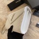 Replica Portafoglio a catena busta con monogramma YSL Saint Laurent in pelle martellata bianco Replica Portafoglio a catena busta con monogramma YSL Saint Laurent in pelle martellata bianco