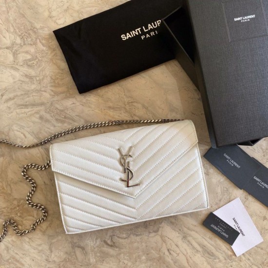 Replica Portafoglio a catena busta con monogramma YSL Saint Laurent in pelle martellata bianco Replica Portafoglio a catena busta con monogramma YSL Saint Laurent in pelle martellata bianco