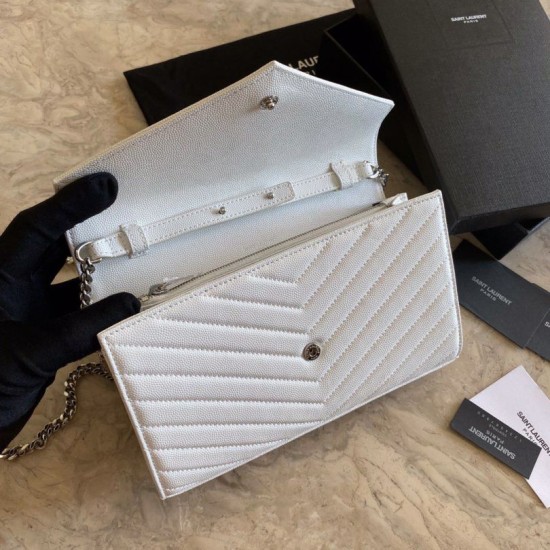 Replica Portafoglio a catena busta con monogramma YSL Saint Laurent in pelle martellata bianco Replica Portafoglio a catena busta con monogramma YSL Saint Laurent in pelle martellata bianco
