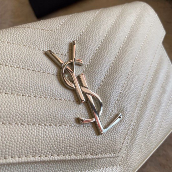 Replica Portafoglio a catena busta con monogramma YSL Saint Laurent in pelle martellata bianco Replica Portafoglio a catena busta con monogramma YSL Saint Laurent in pelle martellata bianco