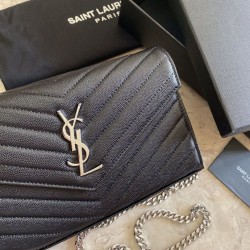 Portafoglio con catena YSL Saint Laurent con busta a catena in pelle martellata nero argento hardware