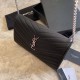 Replica Portafoglio con catena YSL Saint Laurent con busta a catena in pelle martellata nero argento hardware Replica Portafoglio con catena YSL Saint Laurent con busta a catena in pelle martellata nero argento hardware