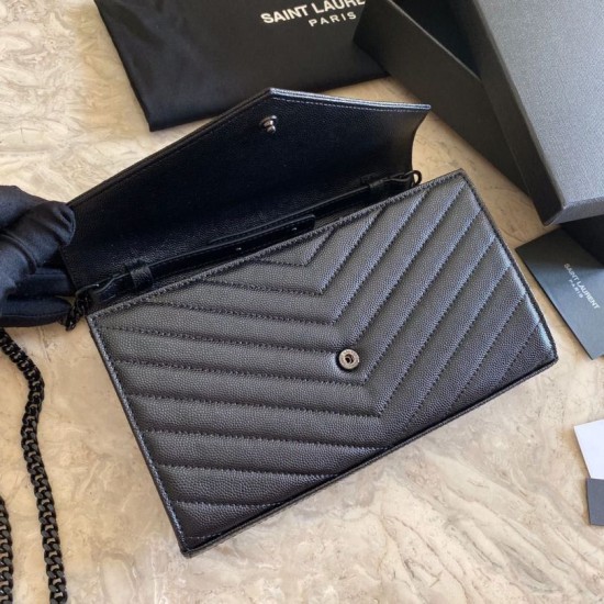 Replica Portafoglio con catena YSL Saint Laurent con busta a catena in pelle martellata nera nera hardware Replica Portafoglio con catena YSL Saint Laurent con busta a catena in pelle martellata nera nera hardware