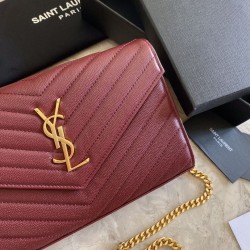 Clarinetto in pelle martellata YSL Saint Laurent con busta con catena a busta