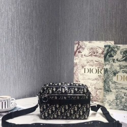 Borsa a tracolla obliqua Christian Dior Safari Dior Blu scuro Borsa a tracolla obliqua Christian Dior Safari Dior Blu scuro