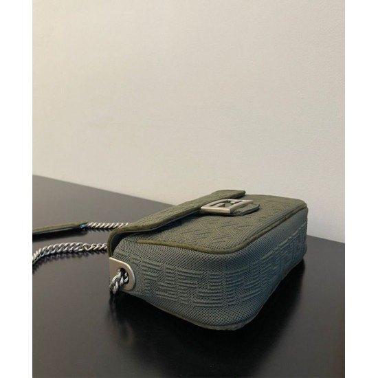 Replica Catena Fendi Midi Baguette 8BR793 Verde Replica Catena Fendi Midi Baguette 8BR793 Verde