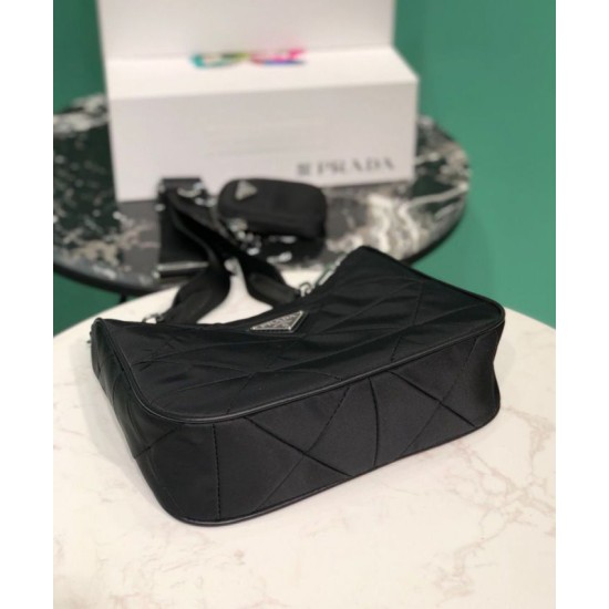 Replica Prada Borsa a spalla imbottita in nylon 1BC151 Replica Prada Borsa a spalla imbottita in nylon 1BC151