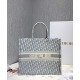 Replica Tote libro Christian Dior con ricamo obliquo Dior grigio Replica Tote libro Christian Dior con ricamo obliquo Dior grigio