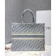 Replica Tote libro Christian Dior con ricamo obliquo Dior grigio Replica Tote libro Christian Dior con ricamo obliquo Dior grigio