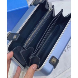 Christian Dior e Rimowa Frizione personale in alluminio su cinturino blu Christian Dior e Rimowa Frizione personale in alluminio su cinturino blu