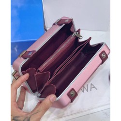 Christian Dior e Rimowa Clutch in alluminio con cinturino rosa Christian Dior e Rimowa Clutch in alluminio con cinturino rosa