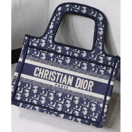 Replica Borsa mini libro Christian Dior Borsa originale in tela ricamata obliqua Dior blu scuro Replica Borsa mini libro Christian Dior Borsa originale in tela ricamata obliqua Dior blu scuro