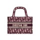 Replica Borsa tote Christian Dior Mini Book Borsa di tela ricamata obliqua originale Dior rossa Replica Borsa tote Christian Dior Mini Book Borsa di tela ricamata obliqua originale Dior rossa