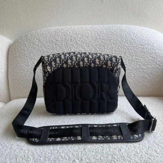 Replica Borsa a tracolla jacquard Dior Explorer Dior Oblique nera Replica Borsa a tracolla jacquard Dior Explorer Dior Oblique nera