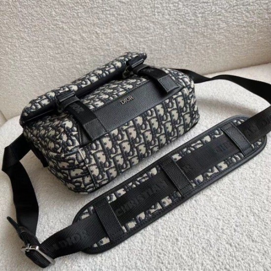 Replica Borsa a tracolla jacquard Dior Explorer Dior Oblique nera Replica Borsa a tracolla jacquard Dior Explorer Dior Oblique nera