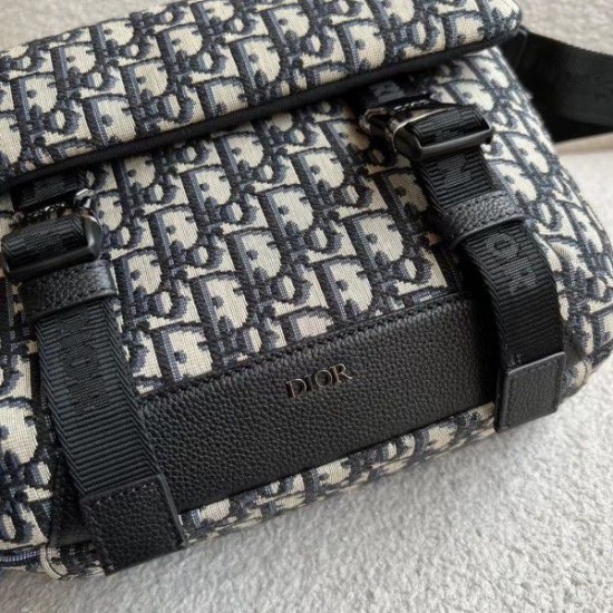 Replica Borsa a tracolla jacquard Dior Explorer Dior Oblique nera Replica Borsa a tracolla jacquard Dior Explorer Dior Oblique nera