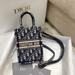 Dior Mini Book Tote Phone Borsa con ricamo Dior Oblique blu