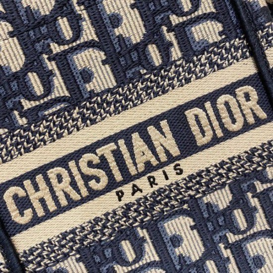 Replica Dior Mini Book Tote Phone Borsa con ricamo Dior Oblique blu Replica Dior Mini Book Tote Phone Borsa con ricamo Dior Oblique blu