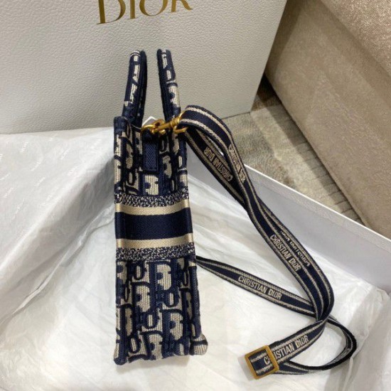 Replica Dior Mini Book Tote Phone Borsa con ricamo Dior Oblique blu Replica Dior Mini Book Tote Phone Borsa con ricamo Dior Oblique blu