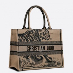 Dior Medium Book Tote Macro Toile de Jouy Borsa con ricamo tigre
