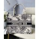 Replica Borsa tote media Dior Book Toile de Jouy Zodiac ricamo bianco Replica Borsa tote media Dior Book Toile de Jouy Zodiac ricamo bianco