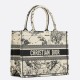 Replica Borsa tote media Dior Book Toile de Jouy Zodiac ricamo bianco Replica Borsa tote media Dior Book Toile de Jouy Zodiac ricamo bianco