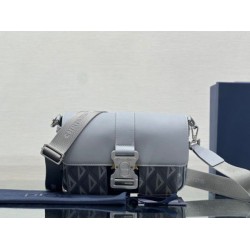 Dior Hit the Road CD Diamond Canvas Messenger Borsa da uomo grigia Dior Hit the Road CD Diamond Canvas Messenger Borsa da uomo grigia