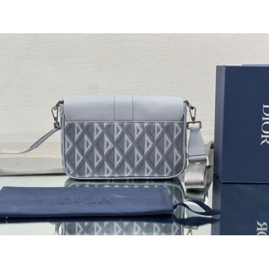 Replica Dior Hit the Road CD Diamond Canvas Messenger Borsa da uomo grigia Replica Dior Hit the Road CD Diamond Canvas Messenger Borsa da uomo grigia