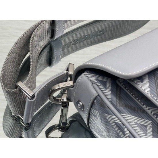 Replica Dior Hit the Road CD Diamond Canvas Messenger Borsa da uomo grigia Replica Dior Hit the Road CD Diamond Canvas Messenger Borsa da uomo grigia