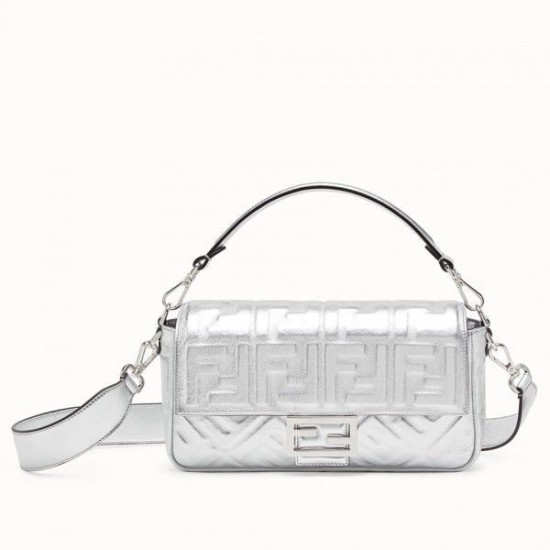 Replica Borsa Fendi Baguette Media Con Motivo FF Argento Replica Borsa Fendi Baguette Media Con Motivo FF Argento