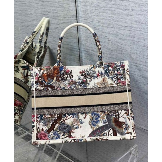 Replica Christian Dior Medium Dior Book Tote Crema Replica Christian Dior Medium Dior Book Tote Crema