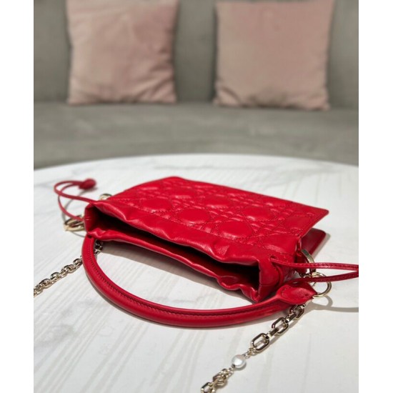 Replica Mini borsa Dior Lady Dior con manico superiore con coulisse S0981 rossa Replica Mini borsa Dior Lady Dior con manico superiore con coulisse S0981 rossa