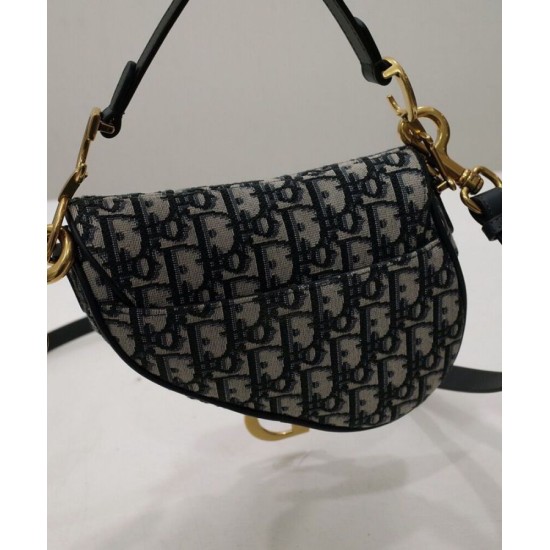Replica Borsa Christian Dior Mini Saddle Con Tracolla Blu Scuro Replica Borsa Christian Dior Mini Saddle Con Tracolla Blu Scuro