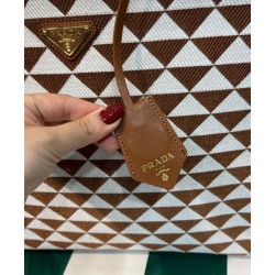 Prada Borsa grande in tessuto jacquard Prada Symbole Caffè Prada Borsa grande in tessuto jacquard Prada Symbole Caffè