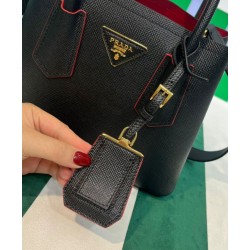 Mini borsa Prada Double in pelle Saffiano nera Mini borsa Prada Double in pelle Saffiano nera