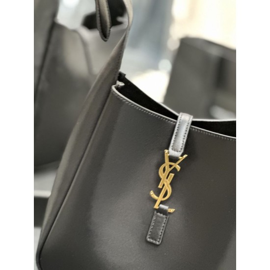 Replica YSL Saint Laurent Le 5 À 7 Cassandre Hobo Borsa Secchiello Morbida Piccola Pelle Liscia Nera Replica YSL Saint Laurent Le 5 À 7 Cassandre Hobo Borsa Secchiello Morbida Piccola Pelle Liscia Nera
