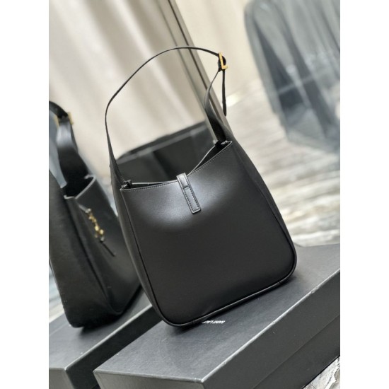 Replica YSL Saint Laurent Le 5 À 7 Cassandre Hobo Borsa Secchiello Morbida Piccola Pelle Liscia Nera Replica YSL Saint Laurent Le 5 À 7 Cassandre Hobo Borsa Secchiello Morbida Piccola Pelle Liscia Nera