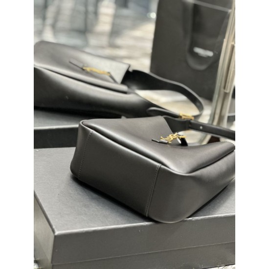 Replica YSL Saint Laurent Le 5 À 7 Cassandre Hobo Borsa Secchiello Morbida Piccola Pelle Liscia Nera Replica YSL Saint Laurent Le 5 À 7 Cassandre Hobo Borsa Secchiello Morbida Piccola Pelle Liscia Nera