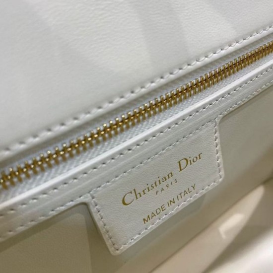 Replica Borsa Caro piccola Christian Dior in pelle di vitello Cannage bianca Replica Borsa Caro piccola Christian Dior in pelle di vitello Cannage bianca