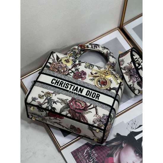 Replica Borsa Christian Dior Medium Lady D-Lite Jardin Botanique Ricamo Bianco Replica Borsa Christian Dior Medium Lady D-Lite Jardin Botanique Ricamo Bianco