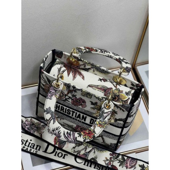 Replica Borsa Christian Dior Medium Lady D-Lite Jardin Botanique Ricamo Bianco Replica Borsa Christian Dior Medium Lady D-Lite Jardin Botanique Ricamo Bianco