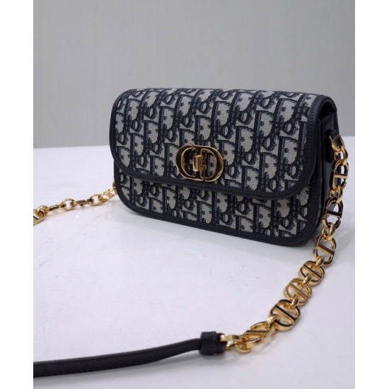 Replica Borsa Christian Dior 30 Montaigne Avenue Blu scuro Replica Borsa Christian Dior 30 Montaigne Avenue Blu scuro