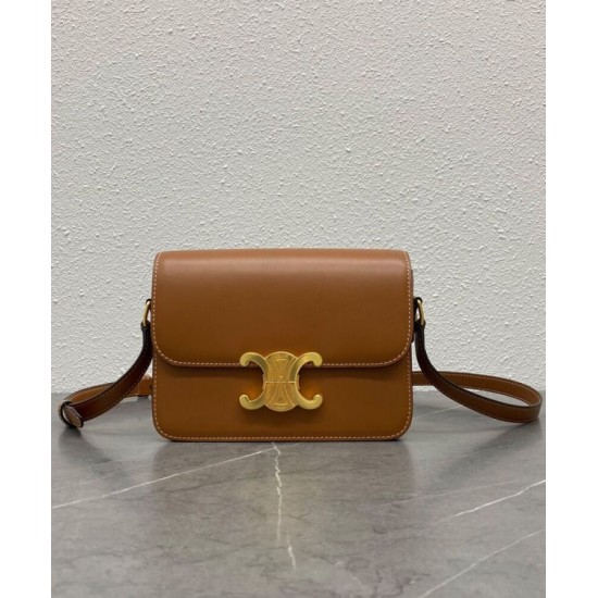 Replica Borsa Celine Teen Triomphe in pelle di vitello lucida caffè Replica Borsa Celine Teen Triomphe in pelle di vitello lucida caffè