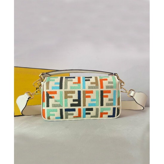 Replica Borsa Fendi Baguette 8BR600 Crema Replica Borsa Fendi Baguette 8BR600 Crema