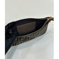 Fendi Baguette Pouch 8BS073 Borsa Caffè