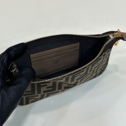 Fendi Baguette Pouch 8BS073 Borsa Caffè